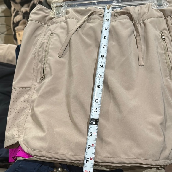 Magellan Outdoors 15” performance skirt with short liner and tie front.  Sz L - Picture 7 of 8